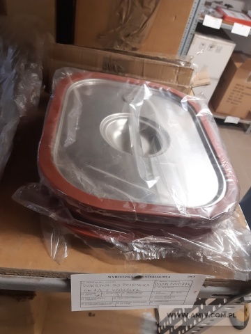 Wyposażenie i sprzęt kuchenny - pakiet zawierający 16 poz. asort. (wg oddzielnego wykazu), w tym m.in.: krajalnica pieczywa, schładzarka szokowa, pakowarka próżniowa itp. 